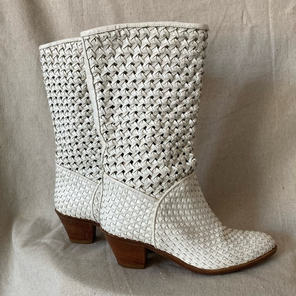 Elegant White Woven Boots - Picture 4 of 6